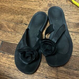 Black Rose Guess Flip Flops
